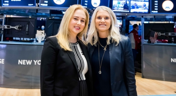 Wendy Holmes on NYSE Floor with NYSE TV