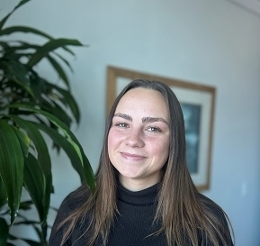 Kelly Weaver Headshot