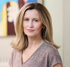 Aleksandra "Aleks" Munson